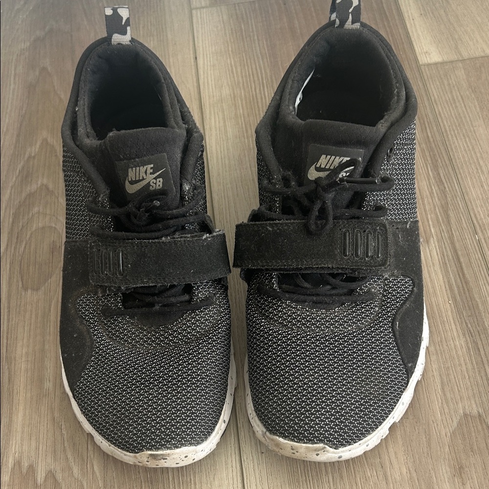 Men’s Nike SB Black and Gray Sneakers